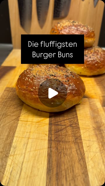 Fluffige Burger Buns mit Sesam und Schwarzkümmel